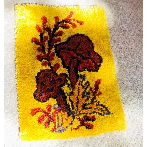 60's‎ 70's Latch Hook Magic Mushroom Shag Rug Handmade Vintage Cottage 27"x19" - Picture 1 of 4